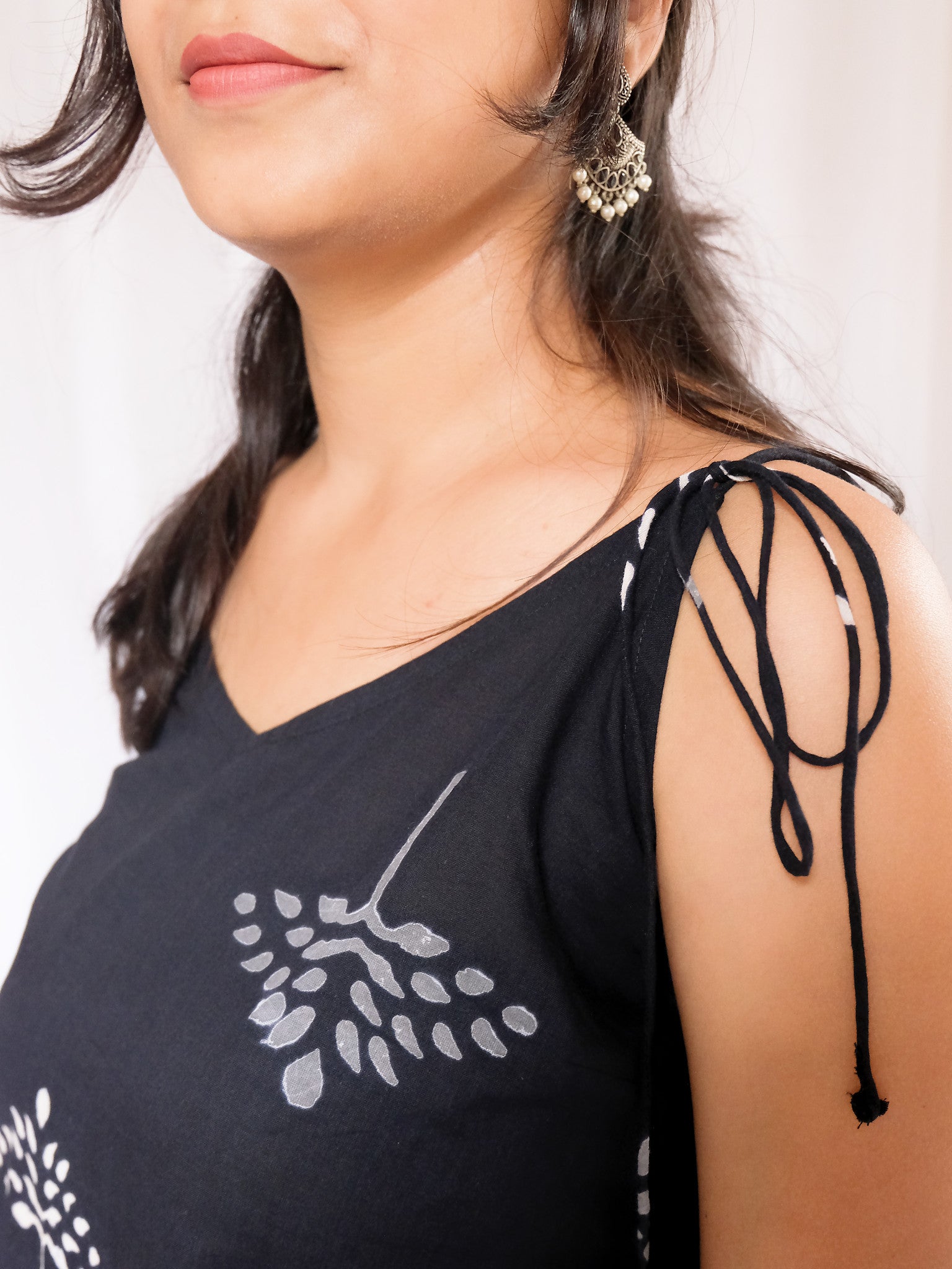 Anvi Black Floral Block Print Cotton Noodle-Strap Kurti with Chuppi