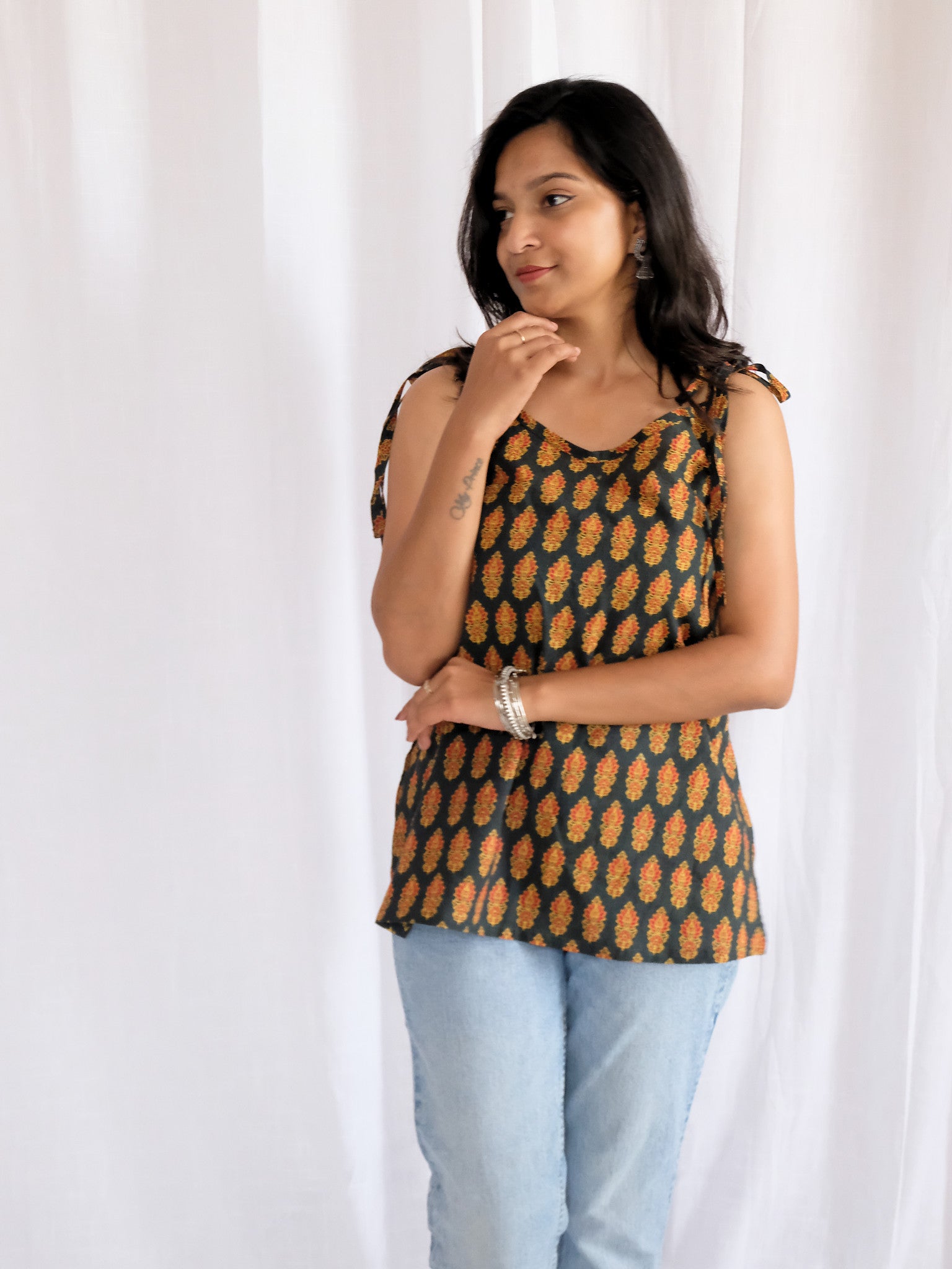 Aarohi Green Motif Cotton Tie-Up Strap Kurti with Chuppi