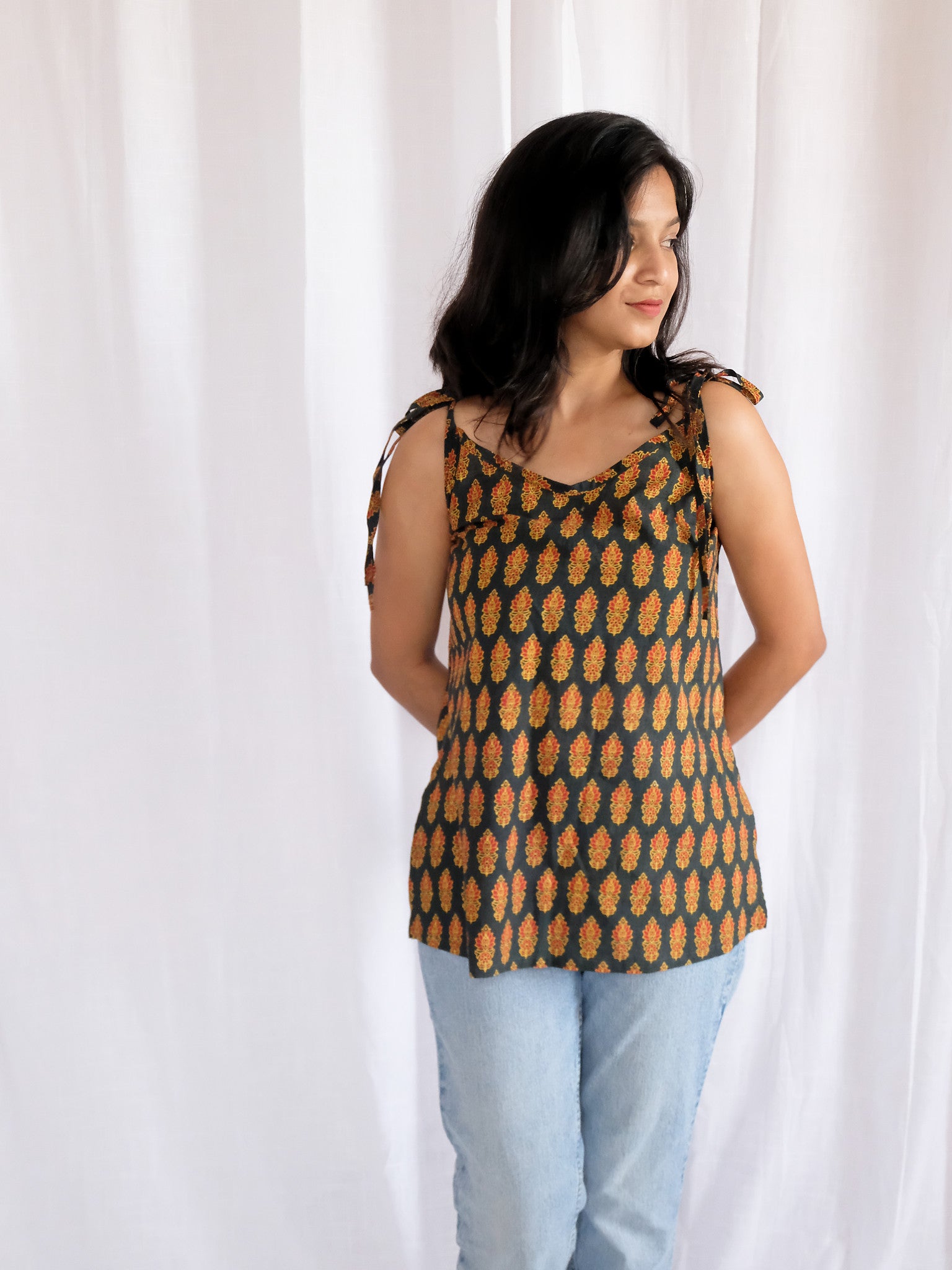 Aarohi Green Motif Cotton Tie-Up Strap Kurti with Chuppi