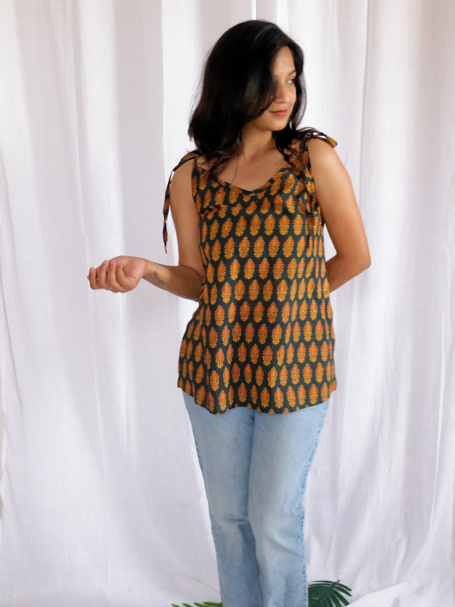 Aarohi Green Motif Cotton Tie-Up Strap Kurti with Chuppi